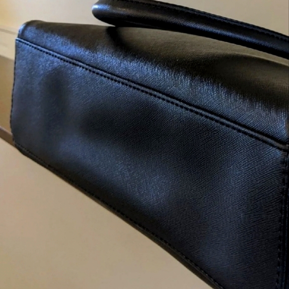 Kenneth Cole reaction Women's Shoulder Bag. - Picture 5 of 7